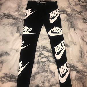NWOT nike leggings!